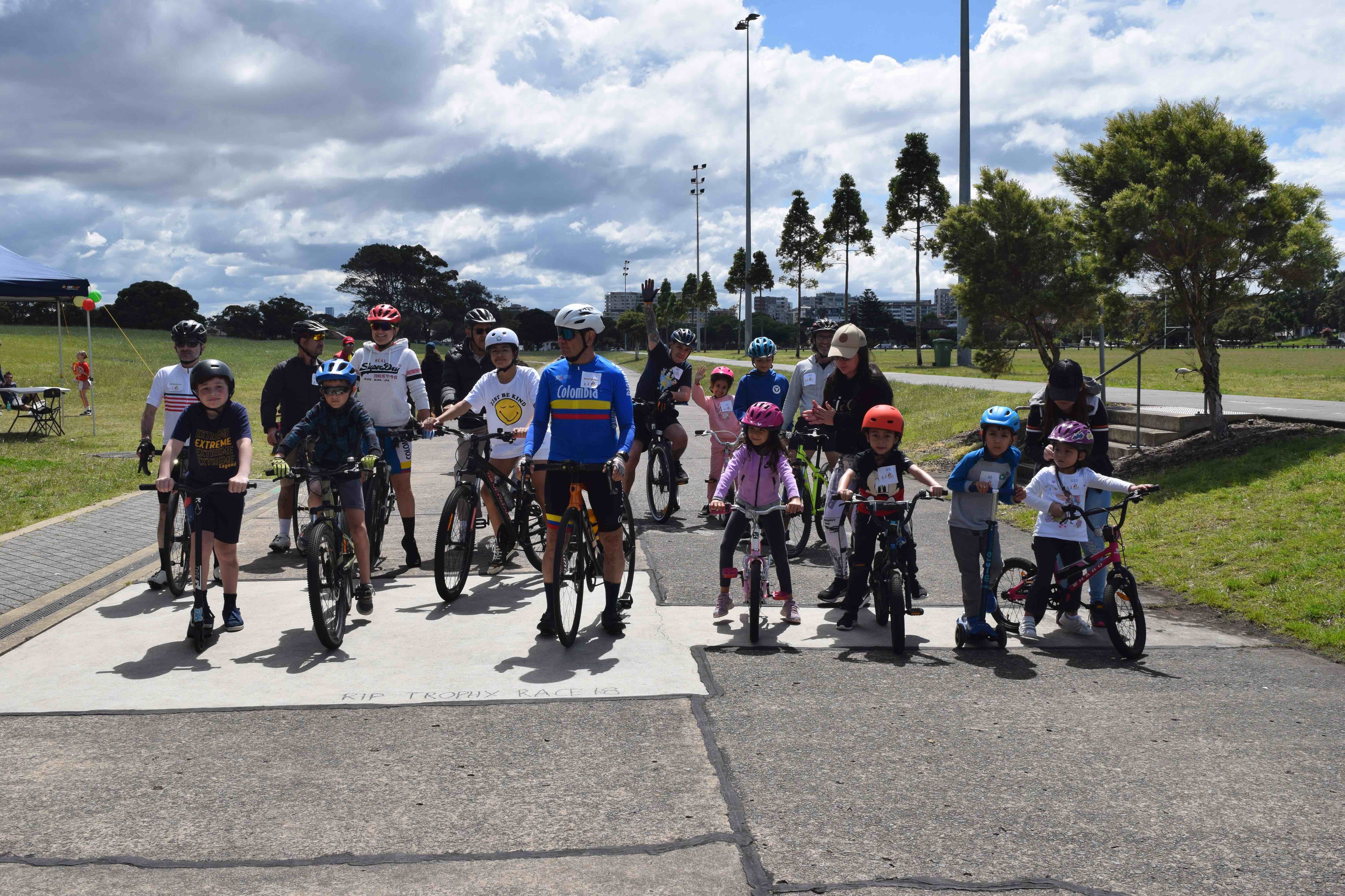 Los colombianos en Sídney pedalearon a fondo por la construcción de la paz